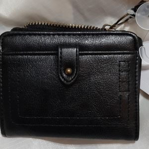 Must be bundled *** small wallet